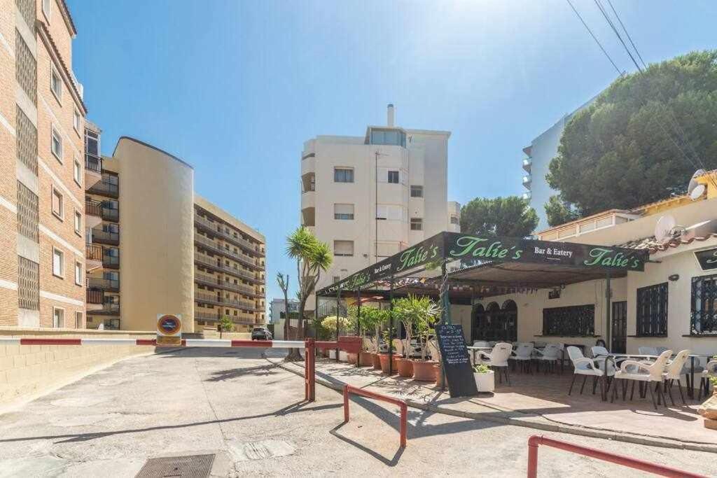 Santa Marta al lado de todos los servicios y de la playa Benalmádena Exterior foto